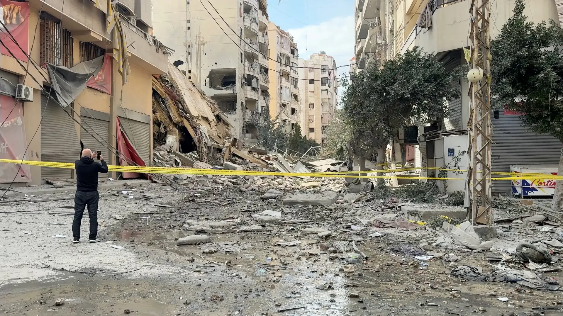 נזקים אחרי תקיפה של חיל האוויר בפברי ביירות, לבנון, 4 במרץ 2026 נזקים אחרי תקיפה של חיל האוויר בפברי ביירות, לבנון, 4 במרץ 2026