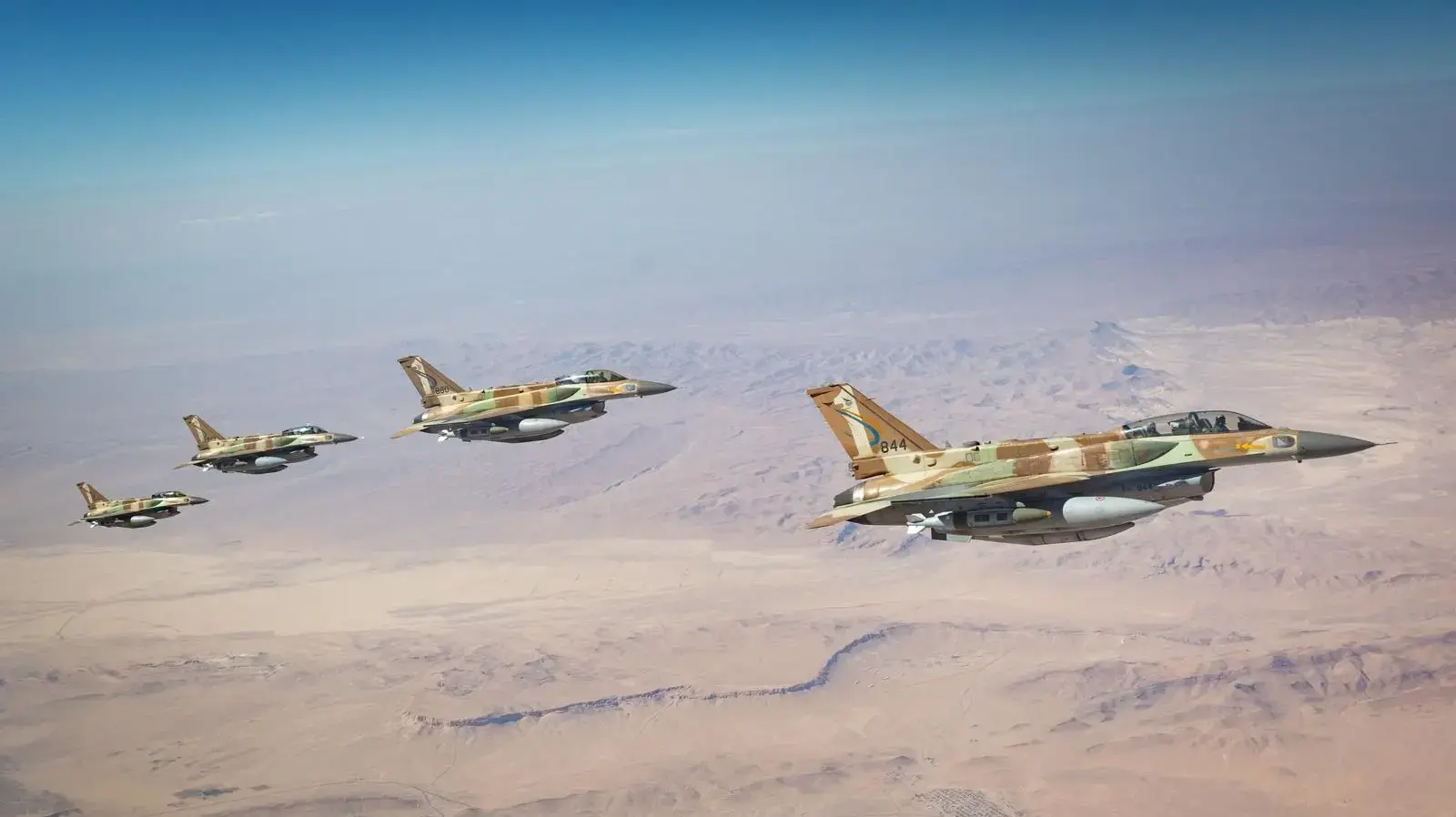 תיעוד ראשון מהאוויר: מטוסי קרב של חיל האוויר בדרכם לתקיפה באיראן