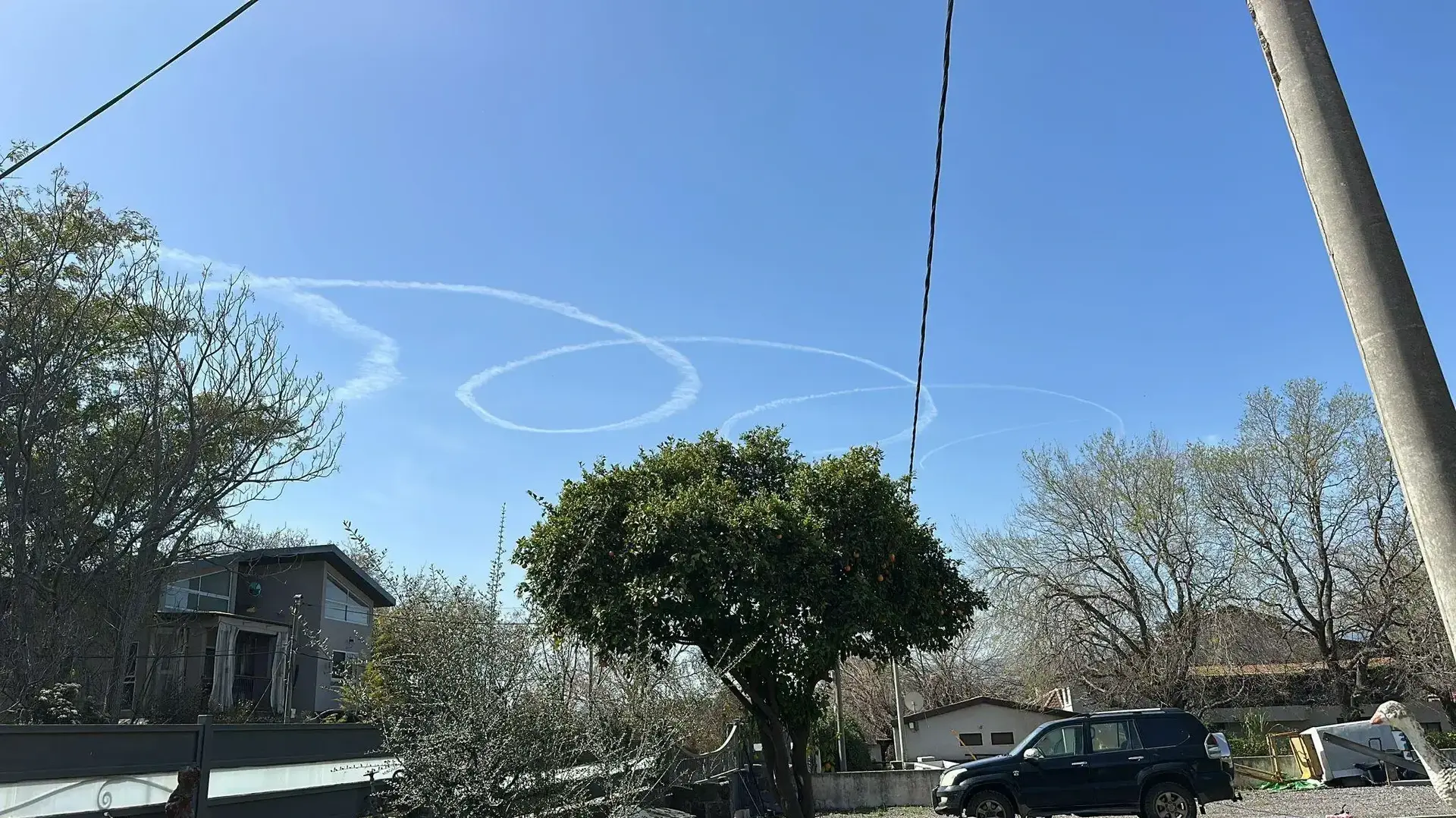 שובלי העננים שמשאירים מאחוריהם מטוסי חיל האוויר בצפון, 6 במרץ 20206 שובלי העננים שמשאירים מאחוריהם מטוסי חיל האוויר בצפון, 6 במרץ 20206