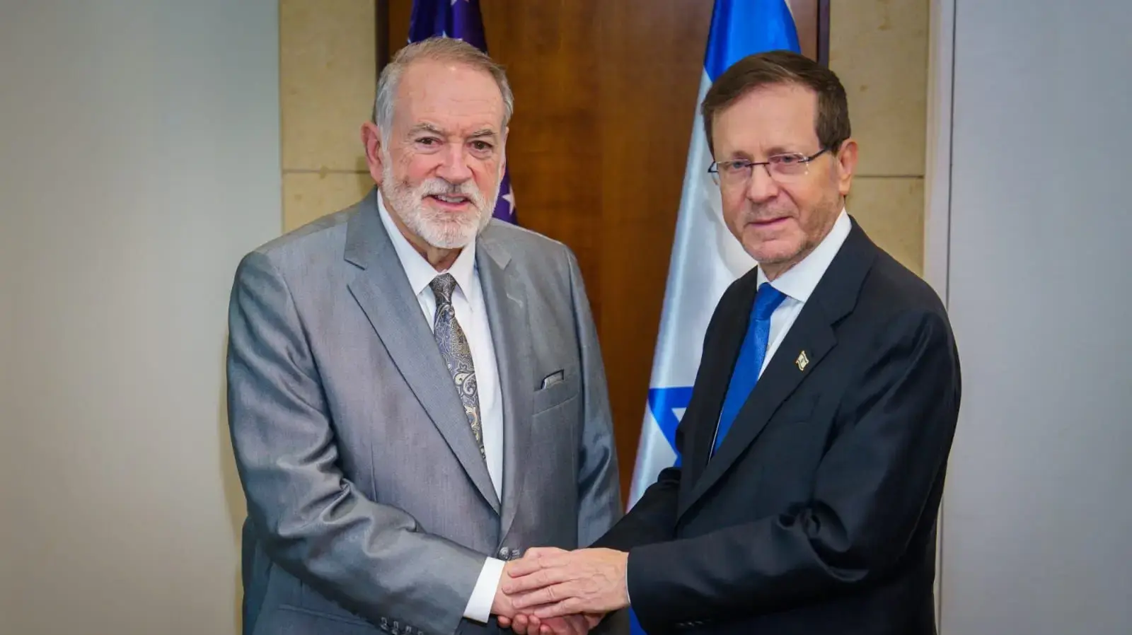 נשיא המדינה יצחק הרצוג, נפגש עם שגריר ארה״ב בישראל מייק האקבי. 6 במרץ 2026
נשיא המדינה יצחק הרצוג, נפגש עם שגריר ארה״ב בישראל מייק האקבי. 6 במרץ 2026