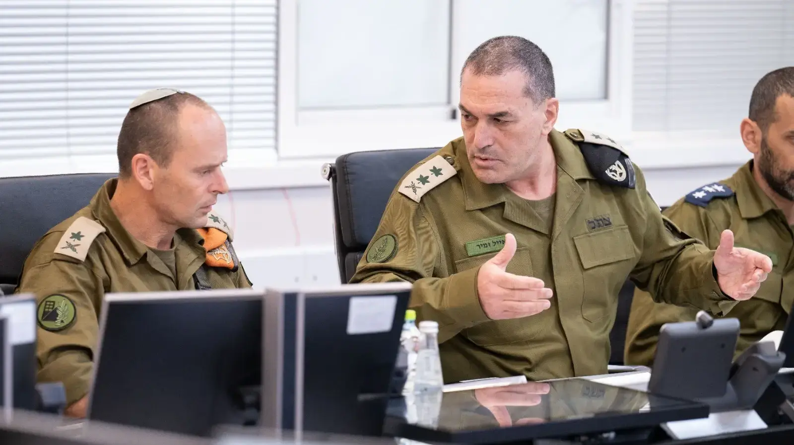 הרמטכ"ל אייל זמיר בהערכת מצב בפיקוד העורף הרמטכ"ל אייל זמיר בהערכת מצב בפיקוד העורף
