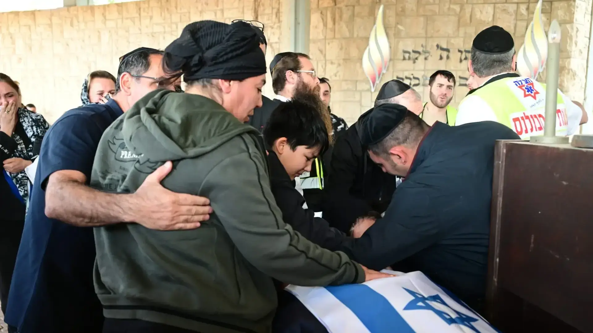 הלוויתו של אמיד מורטוזוב , פועל הבניין שנהרג ביהוד, בית עלמין ירקון, 10 במרץ 2026 הלוויתו של אמיד מורטוזוב , פועל הבניין שנהרג ביהוד, בית עלמין ירקון, 10 במרץ 2026