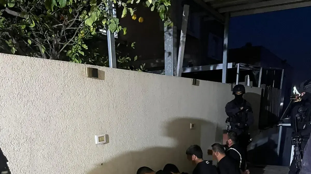 פעילות משטרה למעצר גורמי פשיעה ותפיסת נשק ואמצעי לחימה, רהט
פעילות משטרה למעצר גורמי פשיעה ותפיסת נשק ואמצעי לחימה, רהט