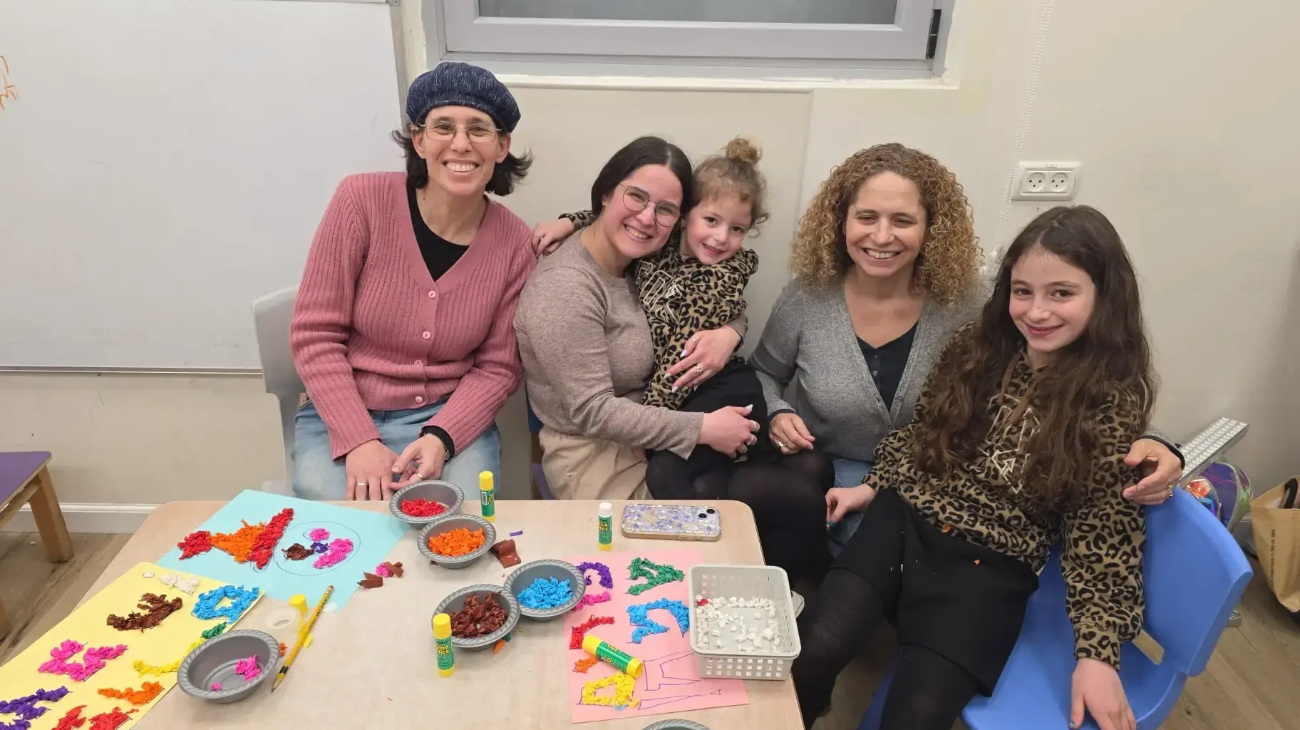הבנות של בני הזוג צולק בקייטנת העובדים של מאוחדת בבית שמש הבנות של בני הזוג צולק בקייטנת העובדים של מאוחדת בבית שמש