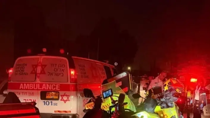 כוחות מד"א בזירת המוות ברחובות כוחות מד"א בזירת המוות ברחובות