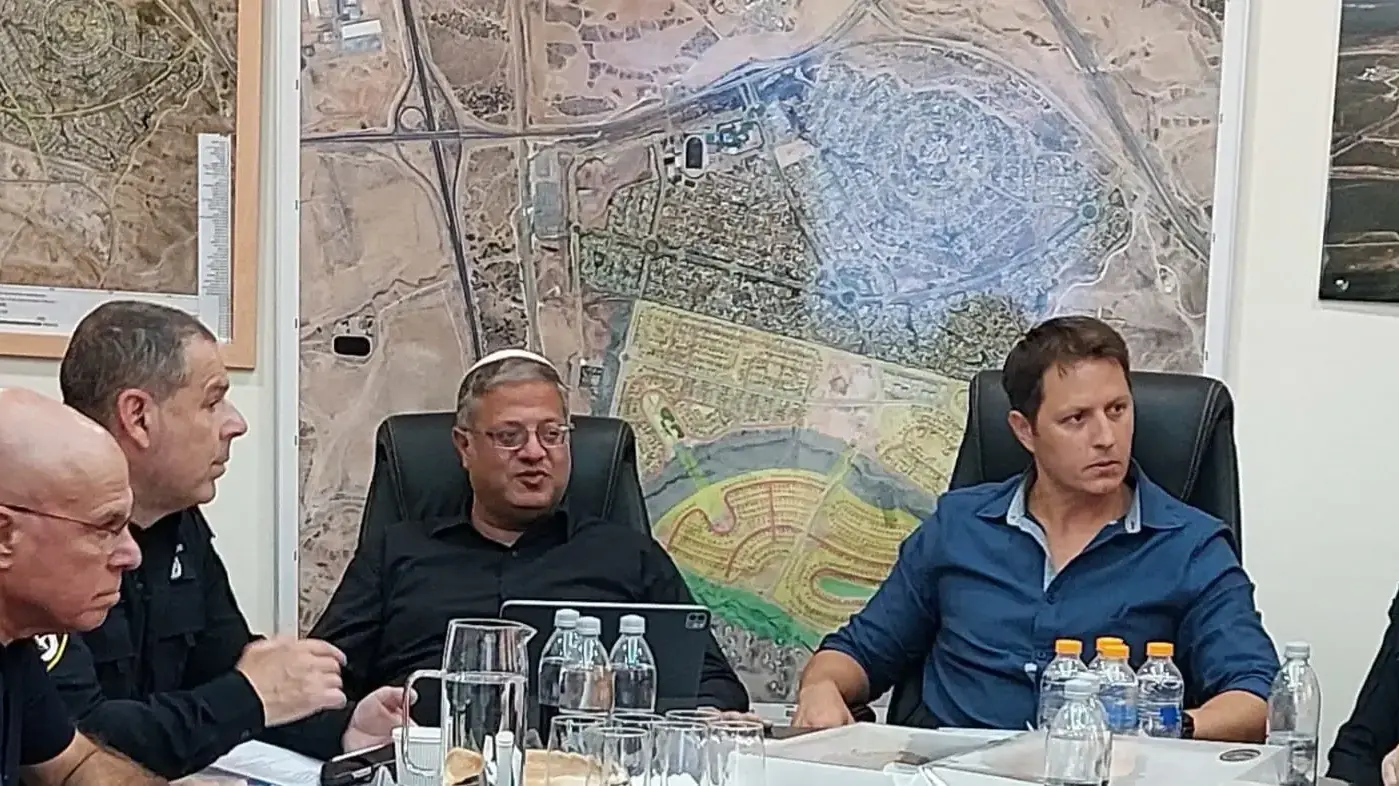 השר לביטחון לאומי איתמר בן גביר ואלעד ארזי, ראש המועצה המקומית להבים
השר לביטחון לאומי איתמר בן גביר ואלעד ארזי, ראש המועצה המקומית להבים