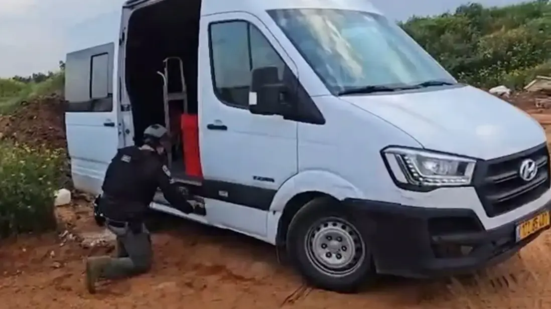 אסף פצצת מצרר מזירת נפילה בבני ברק ונמלט: תושב טירה עוכב לחקירה אסף פצצת מצרר מזירת נפילה בבני ברק ונמלט: תושב טירה עוכב לחקירה
