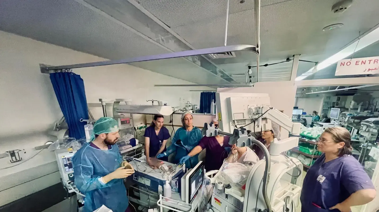 ד"ר עירא ארליכמן מטפל התינוק בתת קרקע