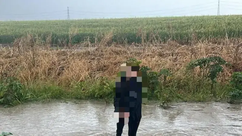 חילוץ לאישה שנזקקה לסיוע לאחר שרכבה נתקע בתוך מים בשל מזג האוויר הסוער. 21 במרץ 2026 חילוץ לאישה שנזקקה לסיוע לאחר שרכבה נתקע בתוך מים בשל מזג האוויר הסוער. 21 במרץ 2026