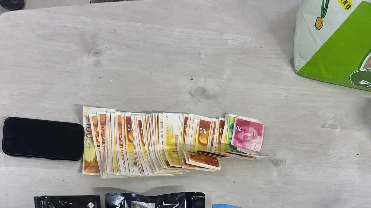 שוטרי תחנת ערד ממרחב רותם חשפו חוליית סוחרי סמים שסחרו בקנאביס באמצעות יישומוני וואטסאפ וטלגרם 