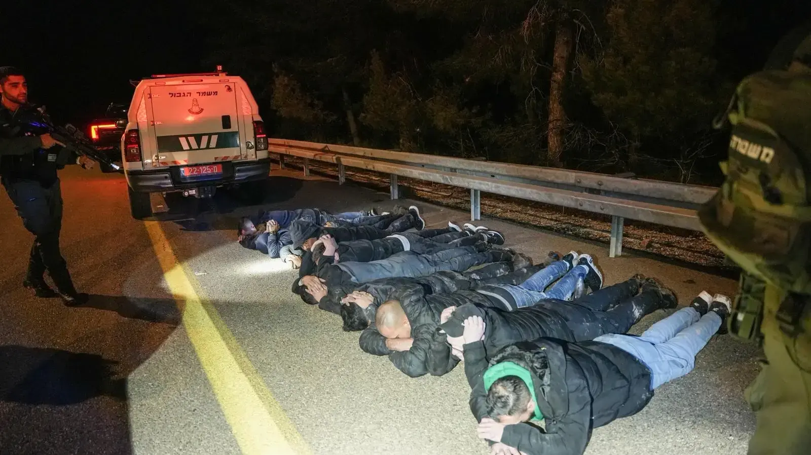 לוחמי מג״ב דרום סיכלו חדירה דרך מעבר מים ועצרו 21 שוהים בלתי חוקיים לוחמי מג״ב דרום סיכלו חדירה דרך מעבר מים ועצרו 21 שוהים בלתי חוקיים