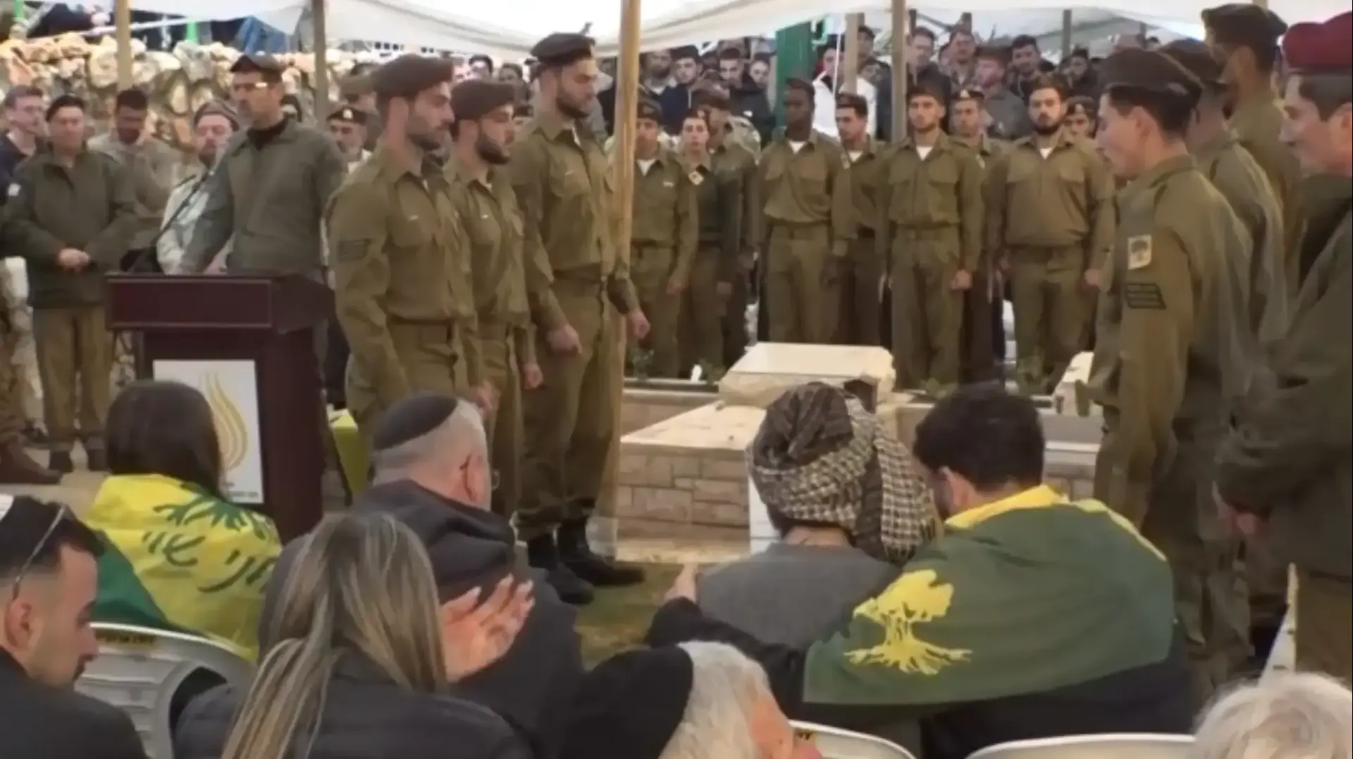 הלווייתו של סמ"ר אורי גרינברג, לוחם סיירת גולני שנפל בקרב דרום לבנון, הר הרצל ירושלים. הלווייתו של סמ"ר אורי גרינברג, לוחם סיירת גולני שנפל בקרב דרום לבנון, הר הרצל ירושלים.