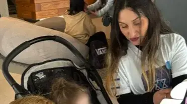 פעילי החמ"ל הסגול עוזרים לאם לילדה עם מוגבלות שנותרה ללא מיגון פעילי החמ"ל הסגול עוזרים לאם לילדה עם מוגבלות שנותרה ללא מיגון