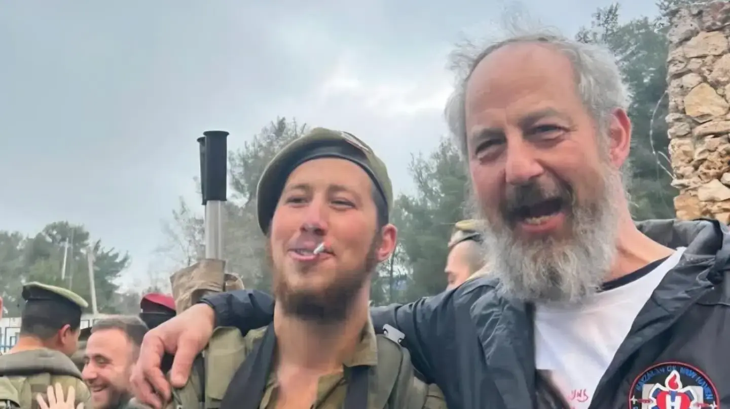 סמל משה יצחק הכהן כ"ץ יחד עם אביו