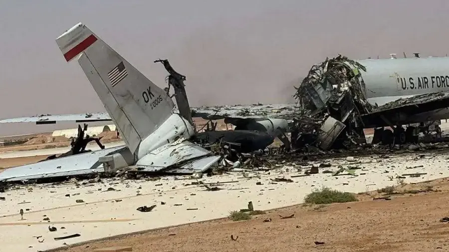 נזקים במטוס הביון E-3 האמריקני בבסיס הנסיך סולטאן בערב הסעודית נזקים במטוס הביון E-3 האמריקני בבסיס הנסיך סולטאן בערב הסעודית