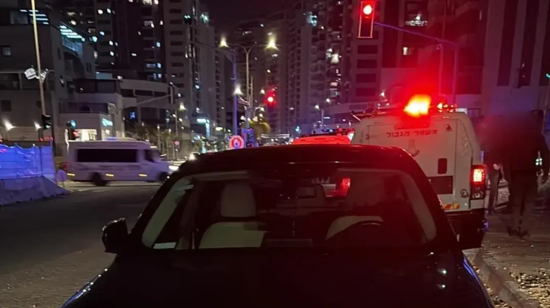מחסום יזום ברמלה שערכו לוחמי משמר לאומי מרכז של מג"ב הוביל למרדף אחר חשוד ששלף אקדח וכיוון לעבר לוחם מחסום יזום ברמלה שערכו לוחמי משמר לאומי מרכז של מג"ב הוביל למרדף אחר חשוד ששלף אקדח וכיוון לעבר לוחם
