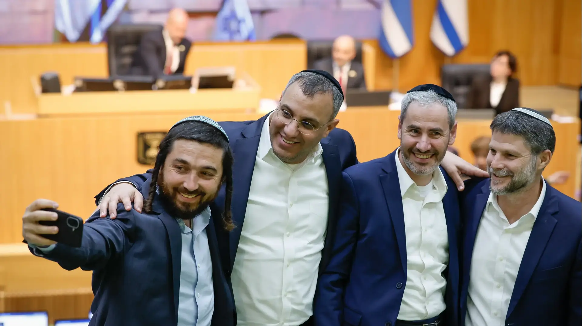 בצלאל סמוטריץ', צבי סוכות. הצבעה על תקציב המדינה. 30.3.26 בצלאל סמוטריץ', צבי סוכות. הצבעה על תקציב המדינה. 30.3.26