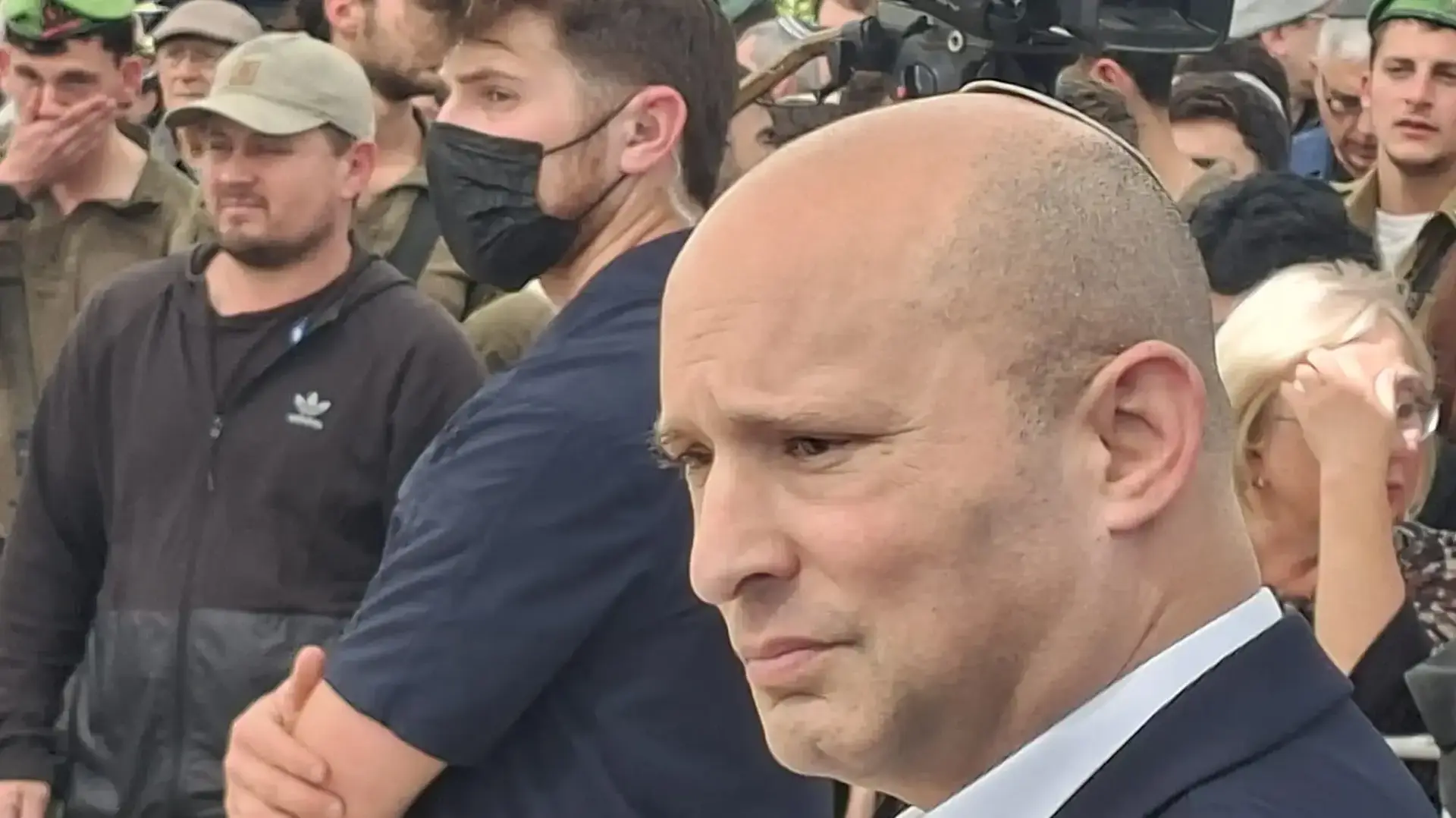 נפתלי בנט בהלוויתו של סמ"ר מקסים אנטיס שנפל בלבנון נפתלי בנט בהלוויתו של סמ"ר מקסים אנטיס שנפל בלבנון
