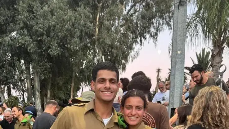 סמ"ר גלעד הראל עם משפחתו סמ"ר גלעד הראל עם משפחתו