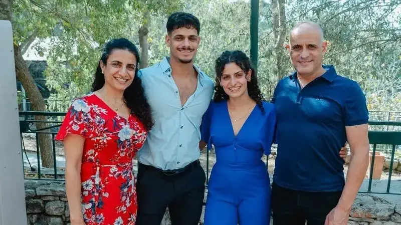 סמ"ר גלעד הראל עם משפחתו סמ"ר גלעד הראל עם משפחתו
