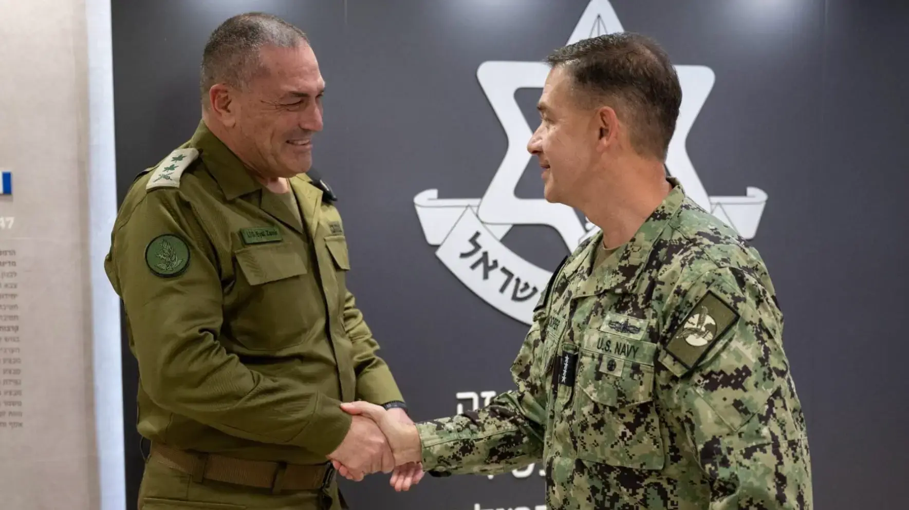 הרמטכ"ל, רב-אלוף אייל זמיר אירח את מפקד סנטקום, אדמירל בראד קופר. הרמטכ"ל, רב-אלוף אייל זמיר אירח את מפקד סנטקום, אדמירל בראד קופר.