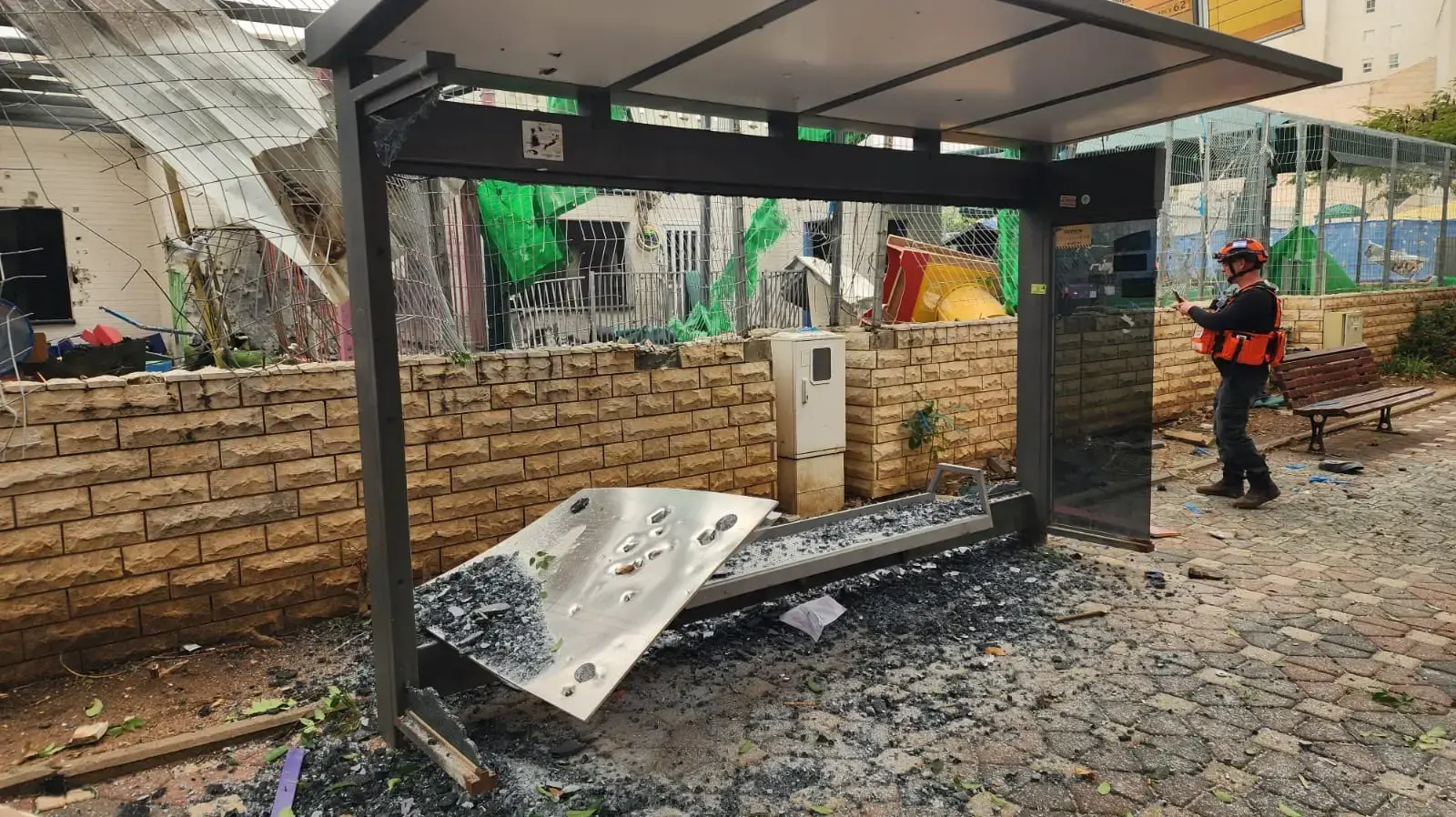 זירת נפילה בגן ילדים בנהריה זירת נפילה בגן ילדים בנהריה