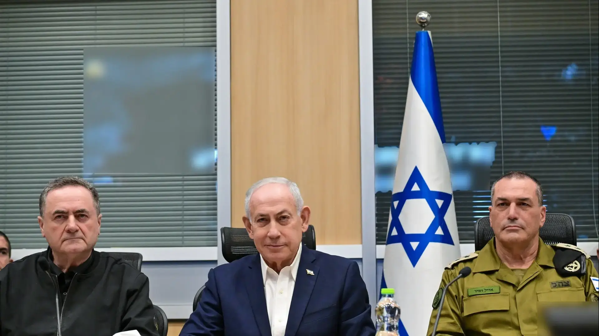 ראש הממשלה בנימין נתניהו, שר הביטחון ישראל כ״ץ והרמטכ״ל אייל זמיר בבור בקריה