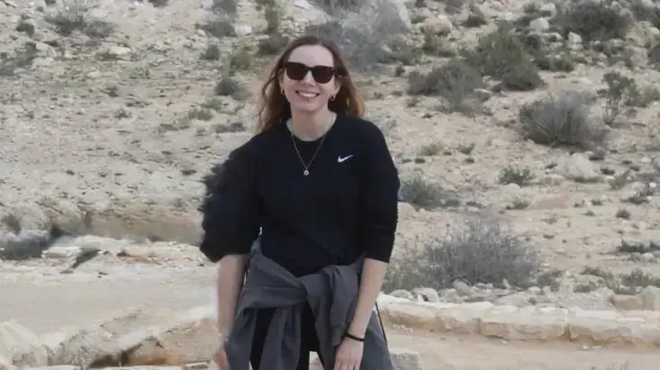 רונה ברבי, מדריכה בפנימיית העוגן הקהילתי בבאר שבע רונה ברבי, מדריכה בפנימיית העוגן הקהילתי בבאר שבע