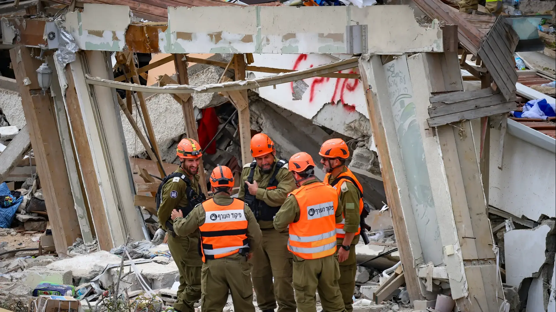 חילוץ מזירה בבוקר שאחרי נפילה, חיפה, 6 באפריל 2026 חילוץ מזירה בבוקר שאחרי נפילה, חיפה, 6 באפריל 2026
