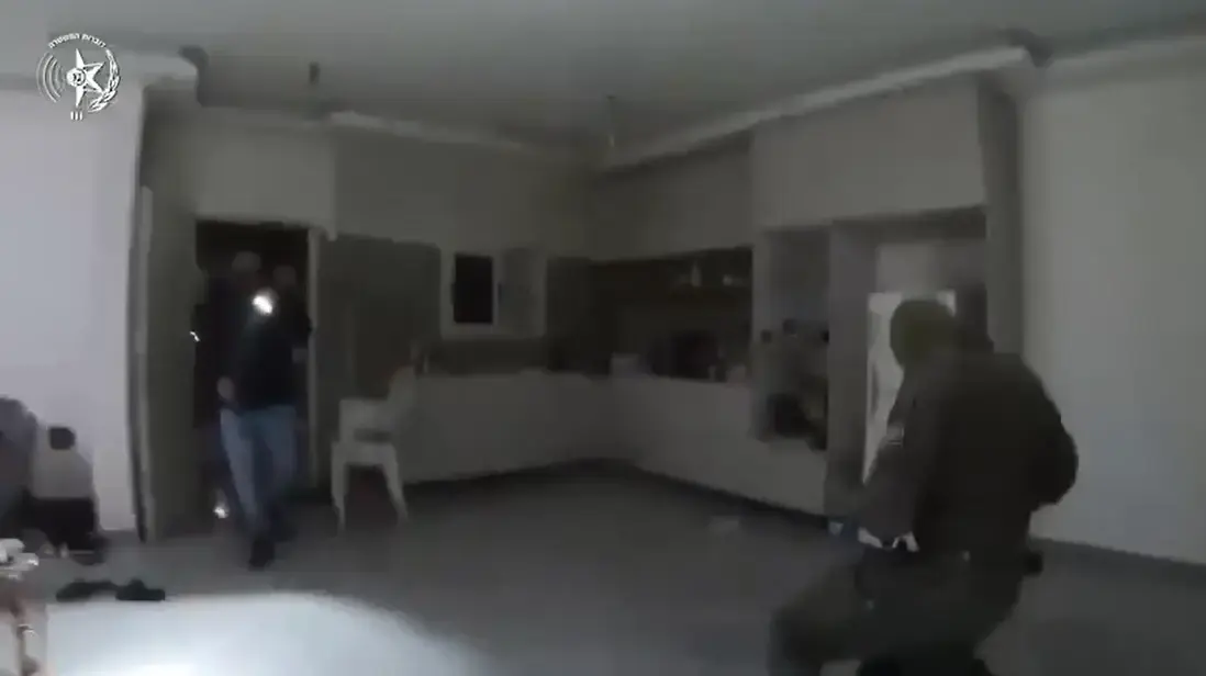 פשיטת לוחמי יחידת מג"ן על דירת מסתור אליה נמלט החשוד ברצח בשגב שלום