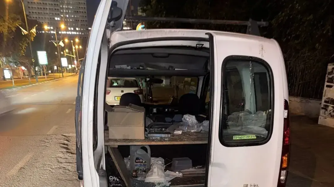 שוטרי מרחב ירקון עצרו 10 חשודים בעבירות רכוש שונות, בהם פורצים לעסקים, גנבי רכב וחשודים בפריצה לכלי רכב במספר אירועים שונים.