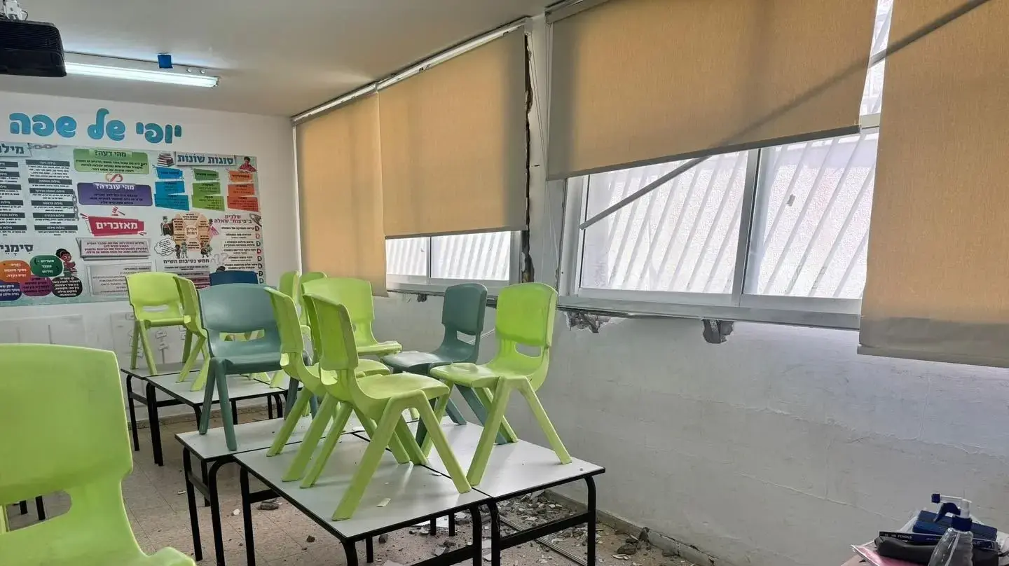 בית ספר שנפגע בדימונה במהלך המלחמה עם איראן, 9 באפריל 2026 בית ספר שנפגע בדימונה במהלך המלחמה עם איראן, 9 באפריל 2026