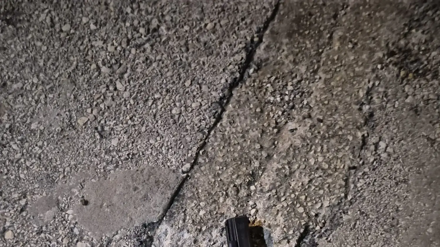 האקדח שנמצא בזירת ניסיון הרצח בכפר אכסאל האקדח שנמצא בזירת ניסיון הרצח בכפר אכסאל