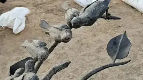 הפסל שנבזז בניר עוז הפסל שנבזז בניר עוז