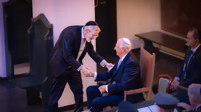 מלך נורווגיה האראלד החמישי בבית הכנסת בחגיגות 100 שנה לייסודו מלך נורווגיה האראלד החמישי בבית הכנסת בחגיגות 100 שנה לייסודו