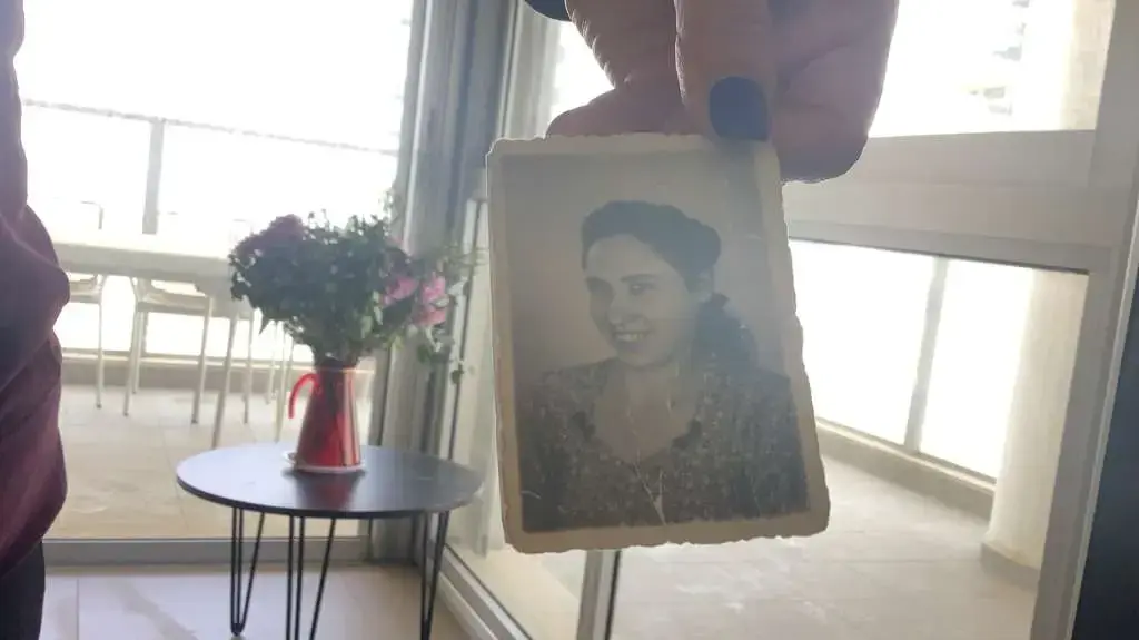 שרלוט רות שרלוט רות