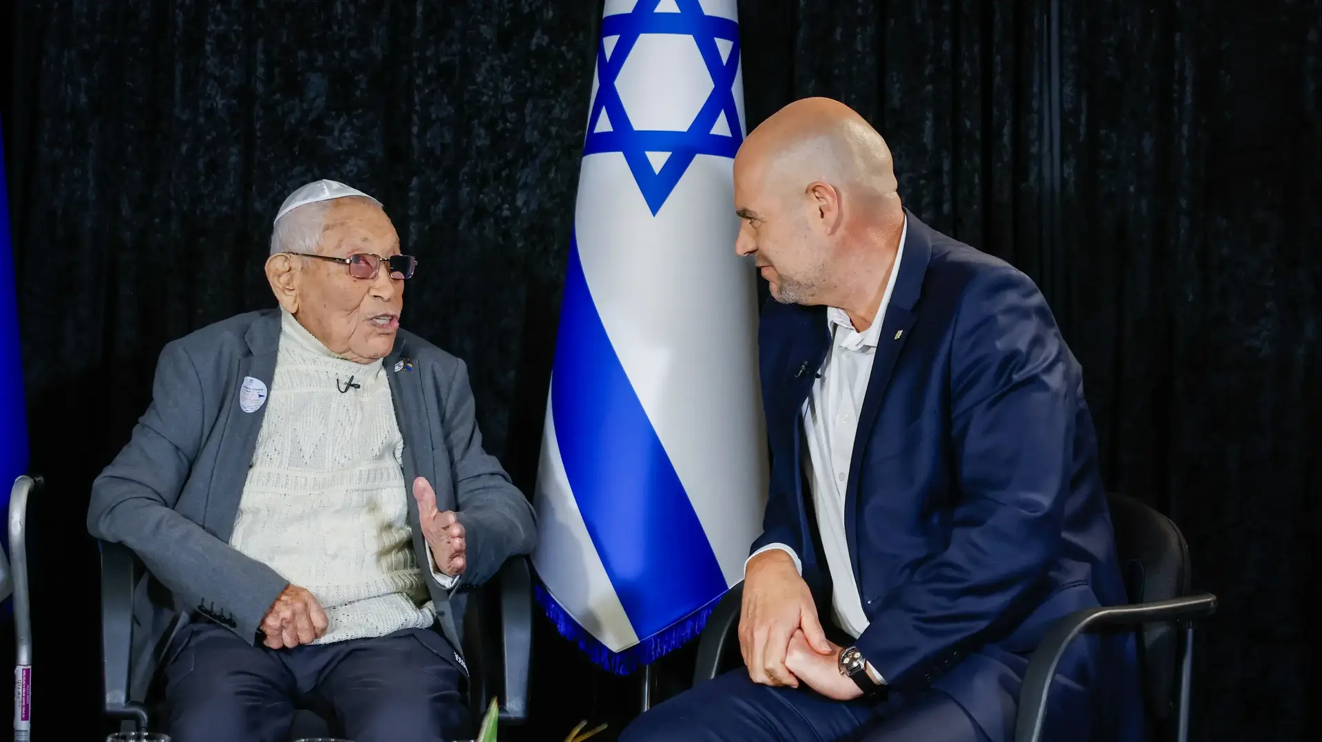 שורד השואה ישעיהו פויר עם יו"ר הכנסת אמיר אוחנה וראש עיריית אשקלון תומר גלאם שורד השואה ישעיהו פויר עם יו"ר הכנסת אמיר אוחנה וראש עיריית אשקלון תומר גלאם