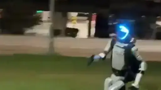 אדוארט הרובוט מנקה את רחובות פולין מחזירי בר אדוארט הרובוט מנקה את רחובות פולין מחזירי בר