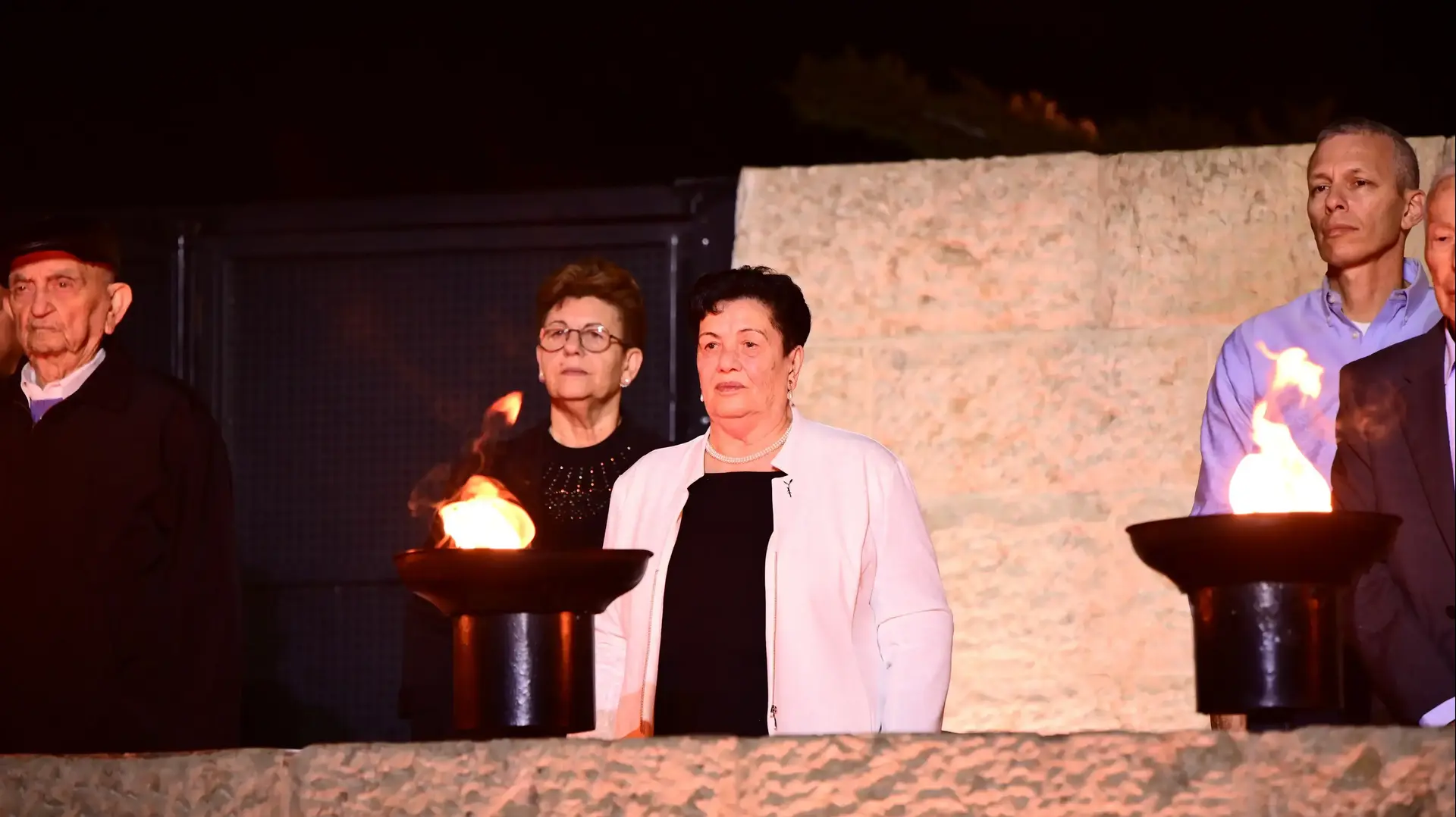 עצרת הפתיחה הממלכתית בכיכר גטו ורשה - יד ושם עצרת הפתיחה הממלכתית בכיכר גטו ורשה - יד ושם