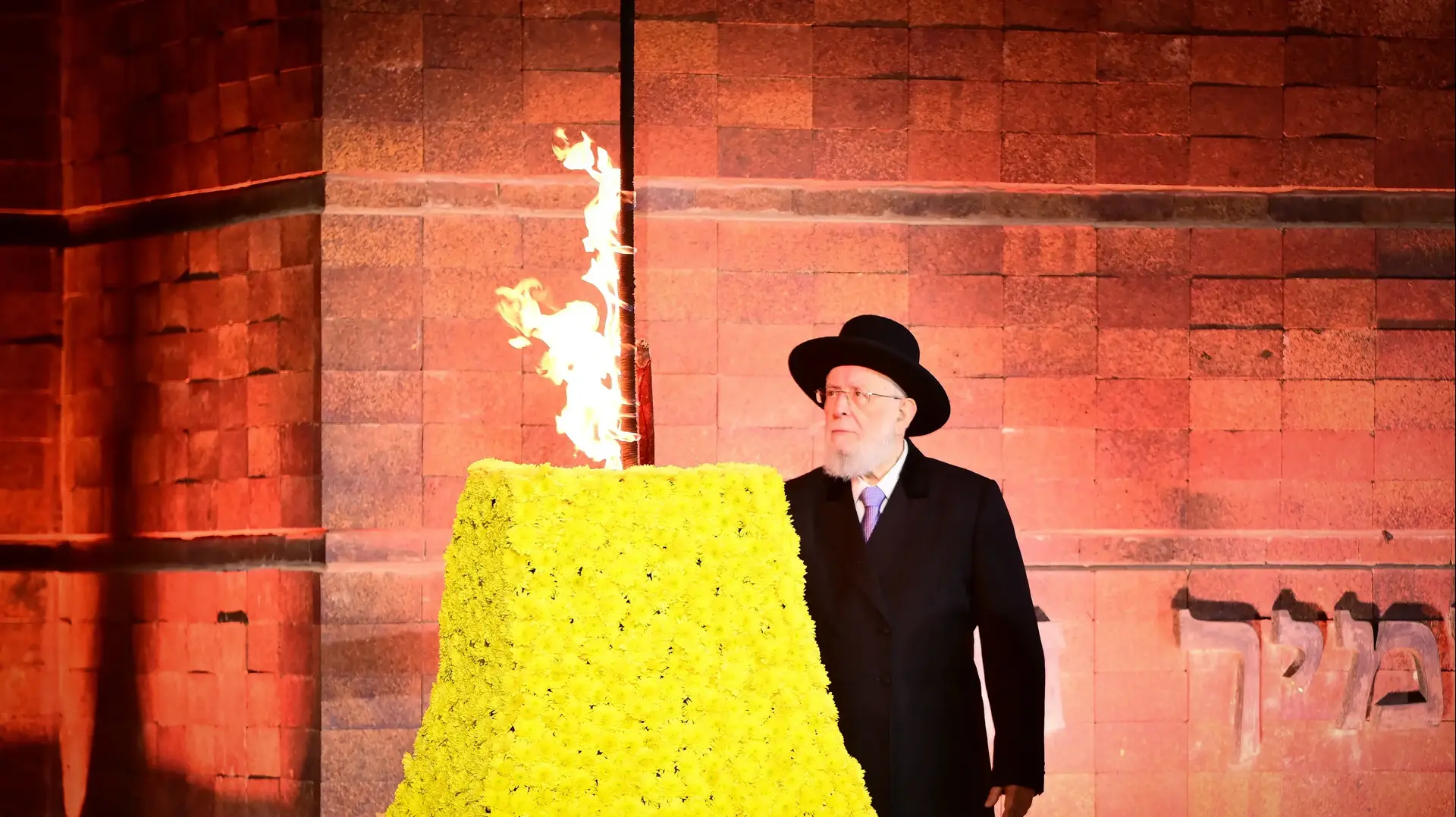 עצרת הפתיחה הממלכתית בכיכר גטו ורשה - יד ושם עצרת הפתיחה הממלכתית בכיכר גטו ורשה - יד ושם