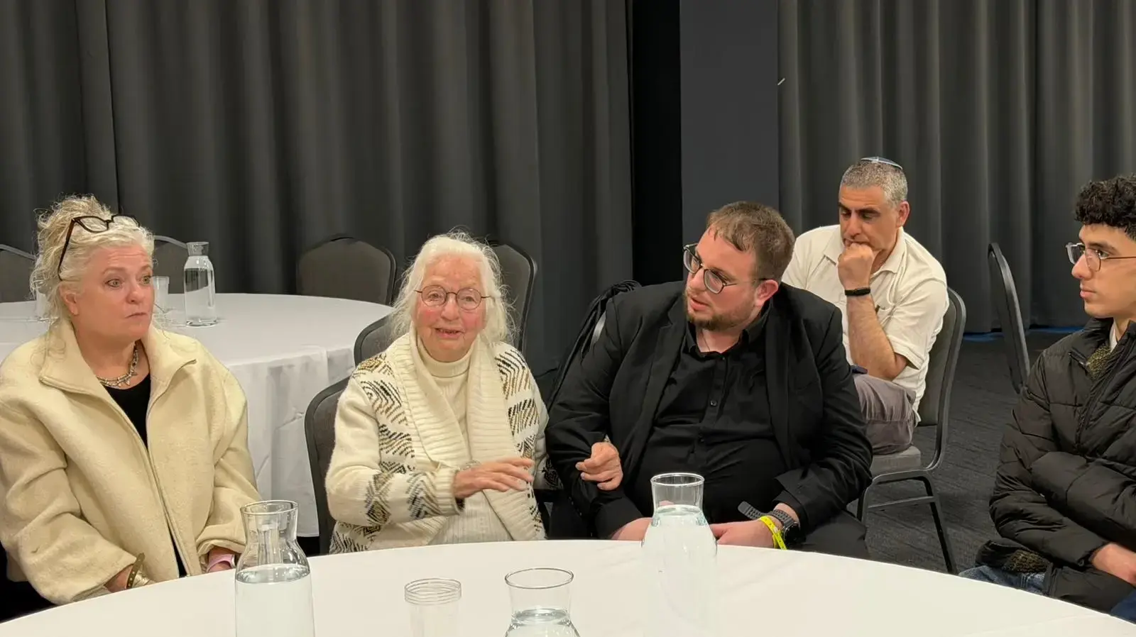 ג'וש אהרונסון וחנה יכין ג'וש אהרונסון וחנה יכין