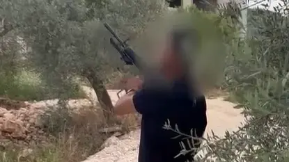 הנאשם יורה בM16
