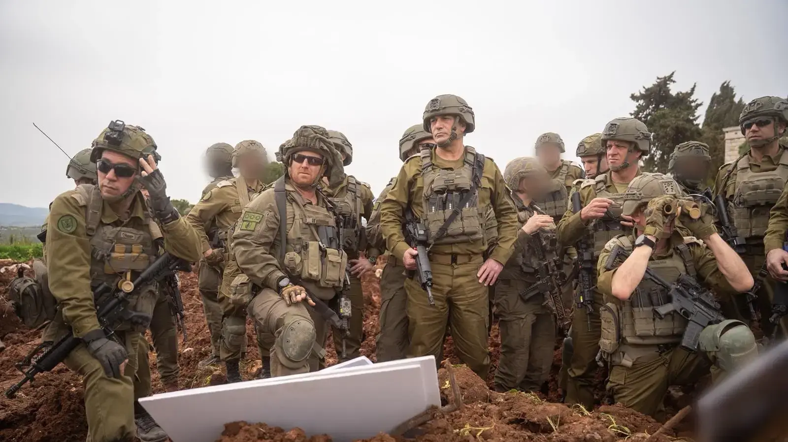 סיור הרמטכ"ל אייל זמיר בגזרה המערבית בדרום לבנון סיור הרמטכ"ל אייל זמיר בגזרה המערבית בדרום לבנון