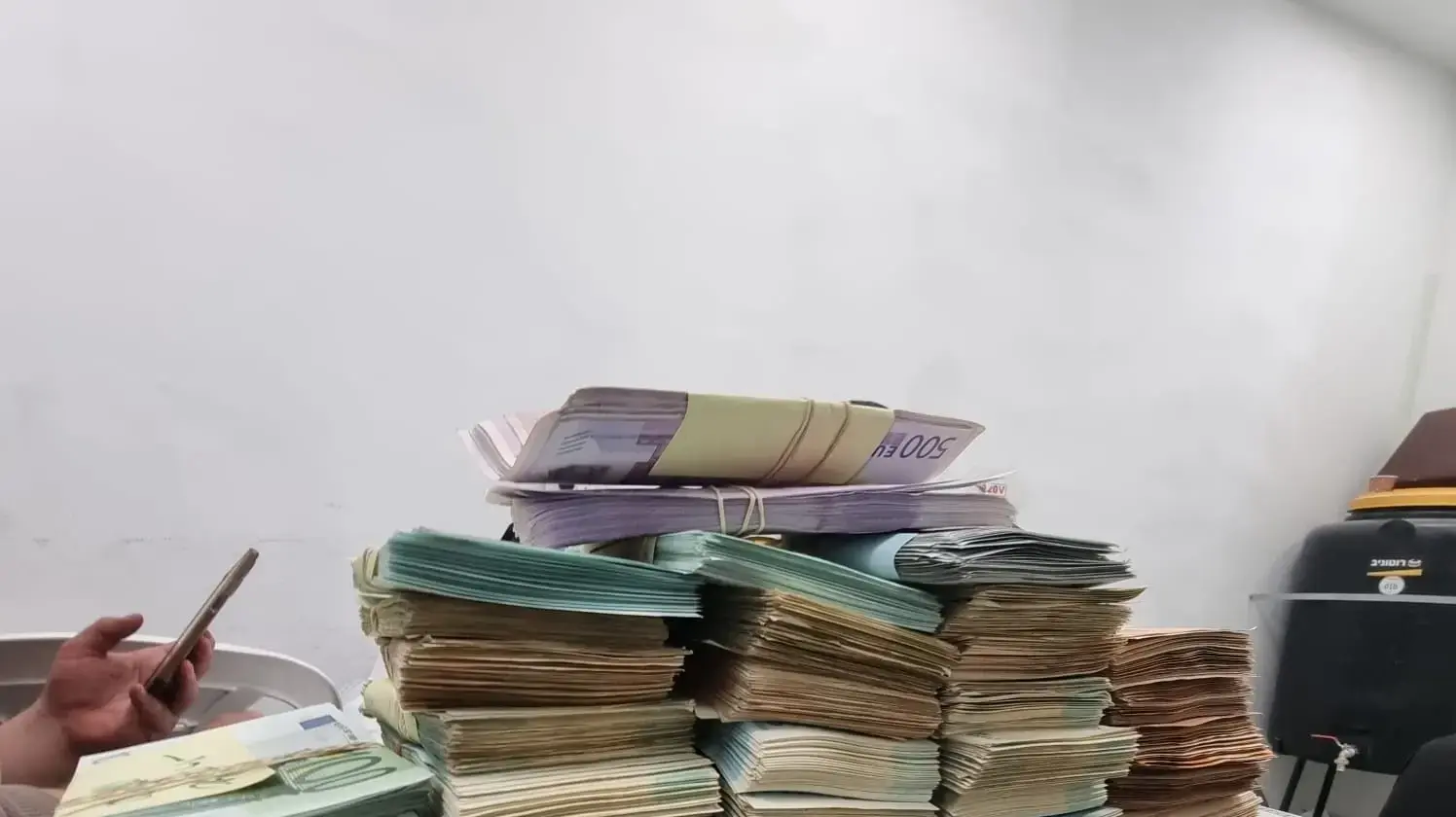 חמישה מיליון שקלים נמצאו במזוודה ברהט