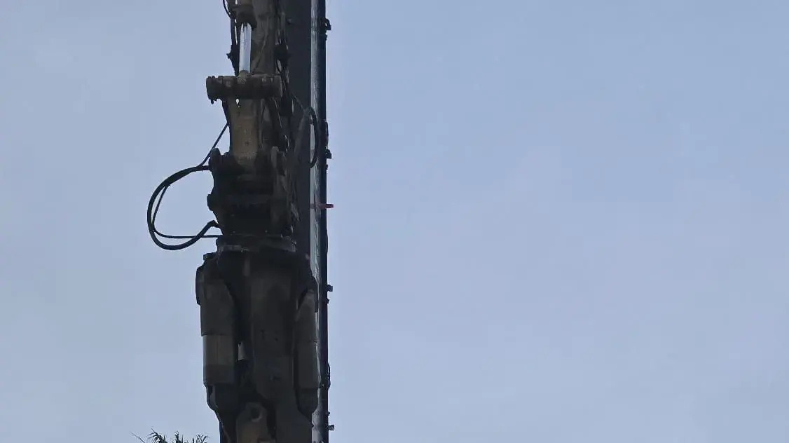 הריסת הבניינים שנפגעו מטיל איראני בערד הריסת הבניינים שנפגעו מטיל איראני בערד