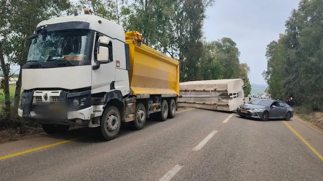זירת תאונת משאית