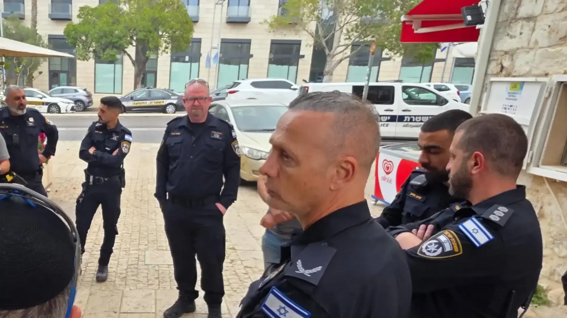 זירת הירי לעבר שני גברים זירת הירי לעבר שני גברים