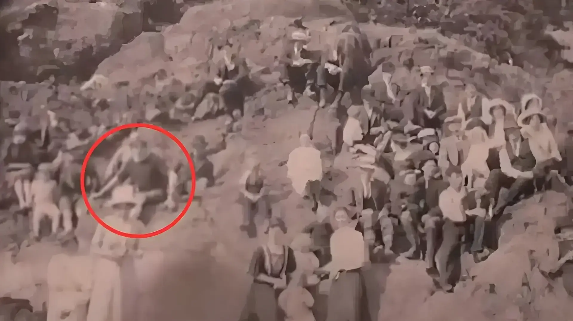 תמונה של "נוסע בזמן" מ-1917