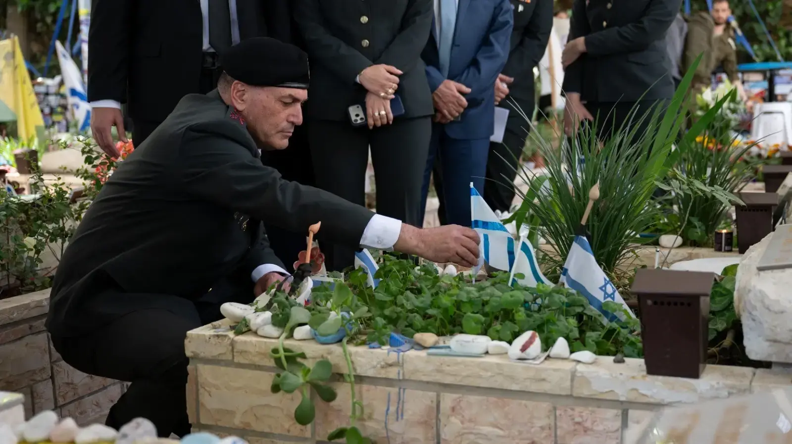 הרמטכ״ל, איל זמיר בבית הקברות הצבאי הר הרצל, יום הזיכרון לחללי צה"ל, 19 באפריל 2026 הרמטכ״ל, איל זמיר בבית הקברות הצבאי הר הרצל, יום הזיכרון לחללי צה"ל, 19 באפריל 2026
