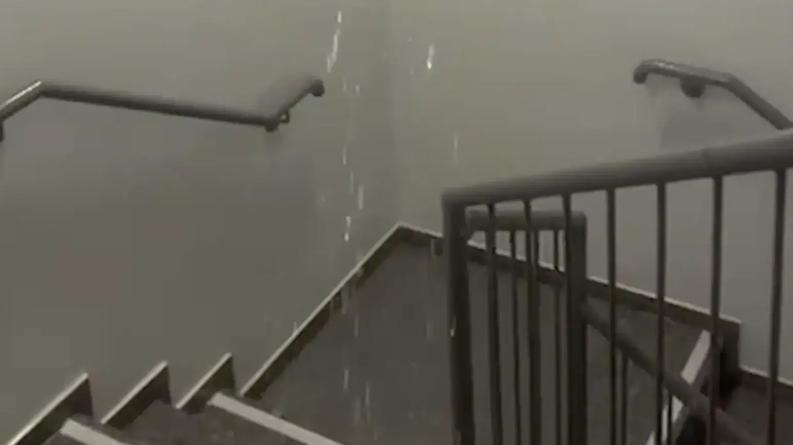 כאלף דיירים נלכדו במגדל יוקרה בתל אביב בגלל פיצוץ צינור בבניין כאלף דיירים נלכדו במגדל יוקרה בתל אביב בגלל פיצוץ צינור בבניין